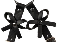 Bad Kitty Harness with Cuffs aus stilvollem schwarzem Lederimitat